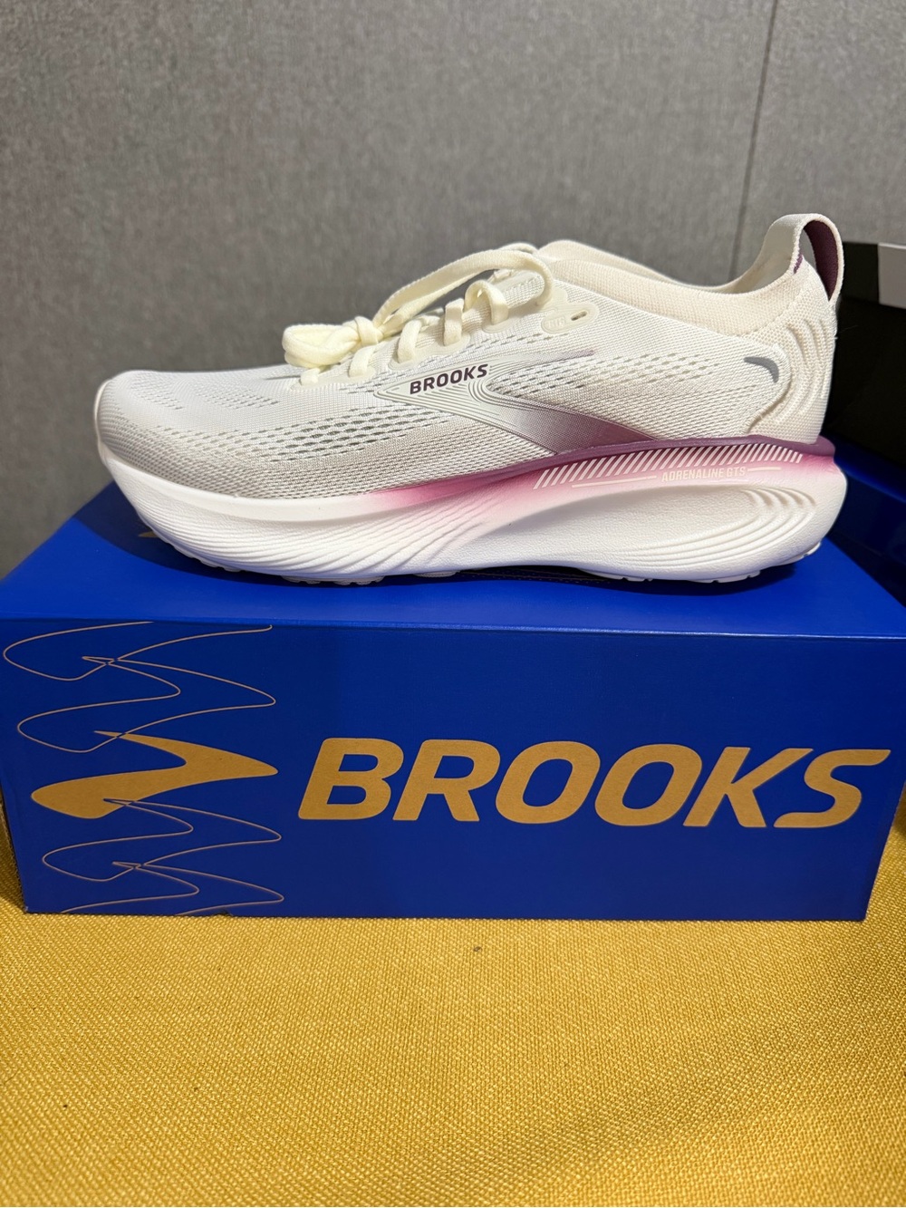 Brooks Women's White Running Shoes with Pink Gradient Accent